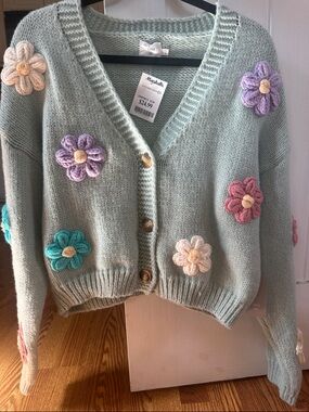 🌸NWT Mint Green Cropped Cardigan W/ Crochet Flowers🌸